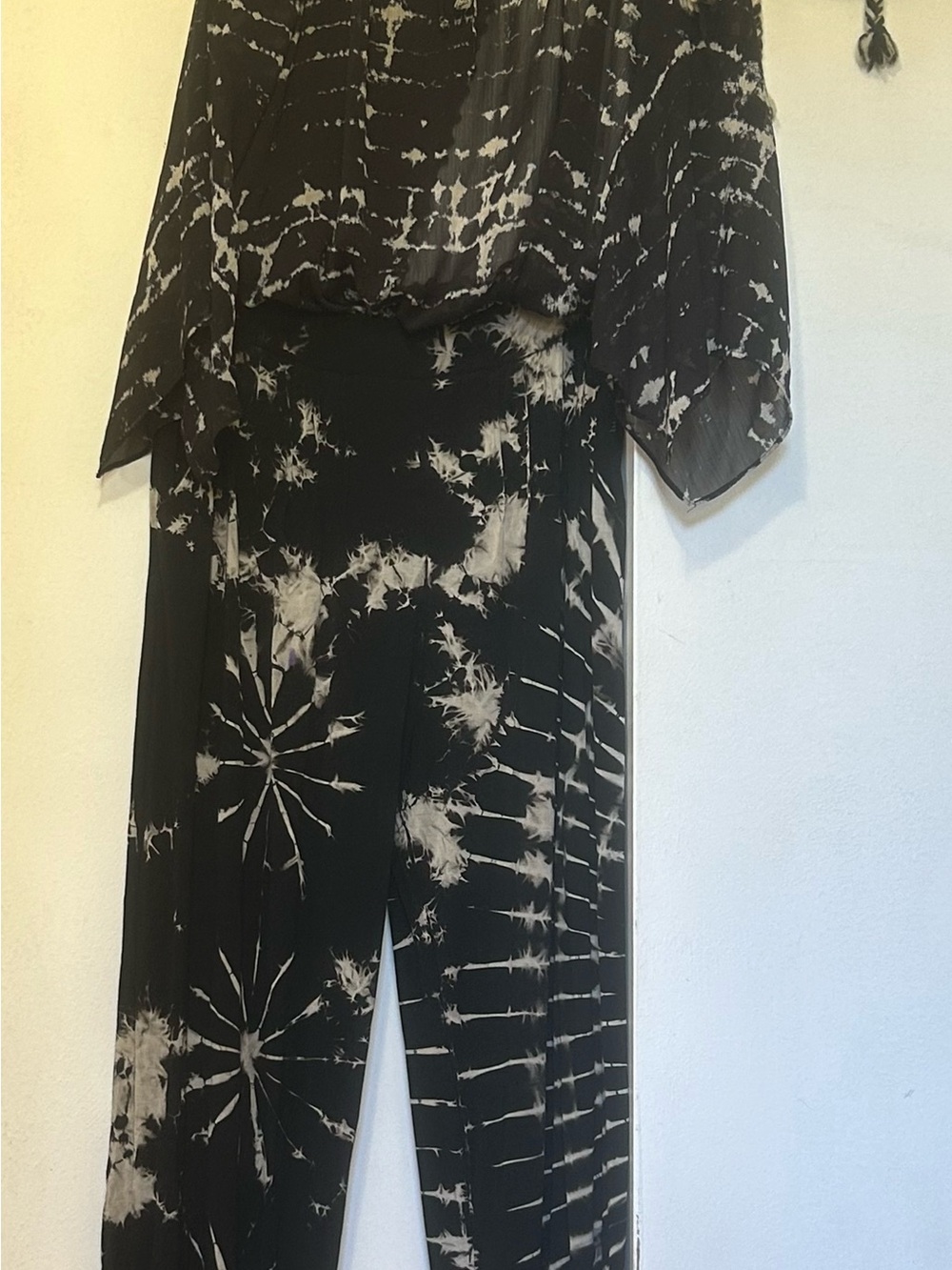 Black & White Tie-Dye Harempants with Batwing Top and Two Hats
